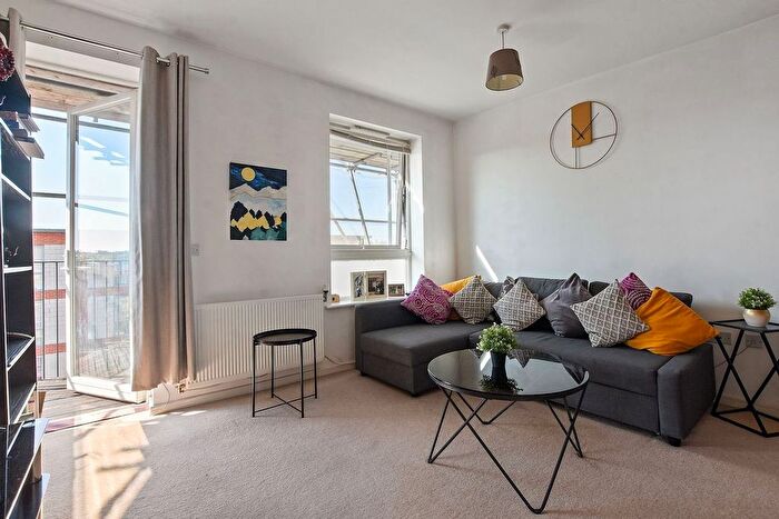 1 Bedroom Flat For Sale In Lanacre Avenue, Colindale, NW9