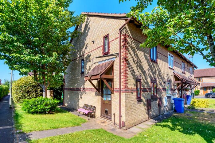 2 Bedroom End Of Terrace House To Rent In Pine Close, Bicester, OX26