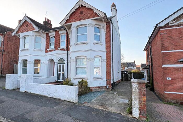 2 Bedroom Maisonette For Sale In St. Michaels Road, Aldershot, Hampshire, GU12