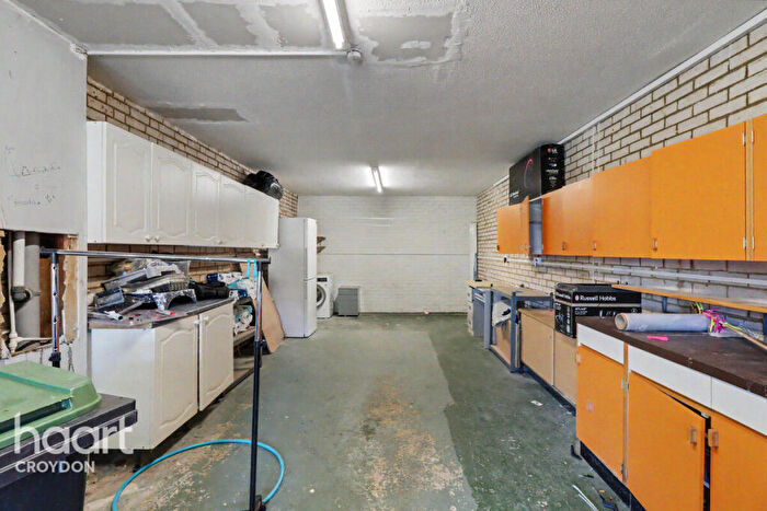 3 Bedroom Town House For Sale In Bardsley Close, Croydon, CR0