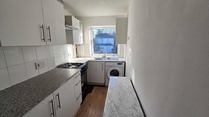 1 Bedroom Flat To Rent In Wenderholme, South Park Hill Road, CR2