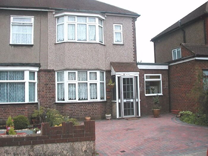 3 Bedroom End Of Terrace House To Rent In Northfield Road, Waltham Cross, EN8