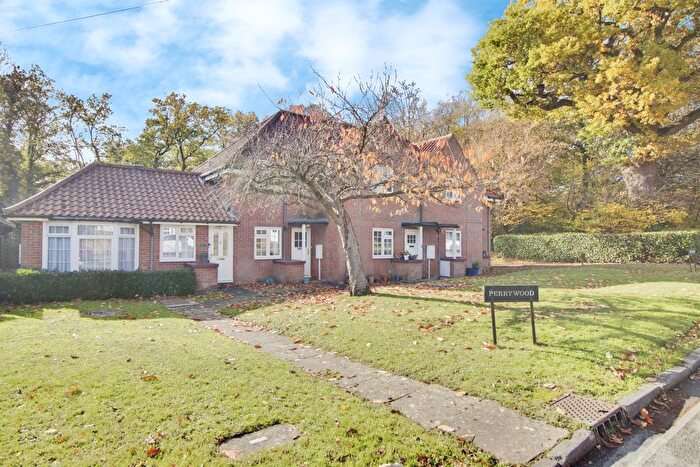 2 Bedroom Flat For Sale In Perrywood, Welwyn Garden City, AL8