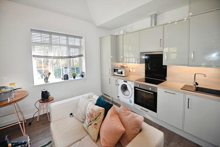 1 Bedroom Flat To Rent In Millbrook Road East, Southampton, SO15