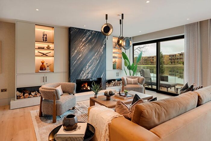 5 Bedroom Property For Sale In Cotswolds Waters, The Cotswolds, Gloucestershire, GL7