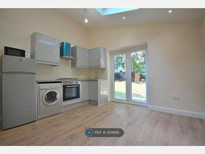 3 Bedroom End Of Terrace House To Rent In Townsend Close, Bracknell RG12