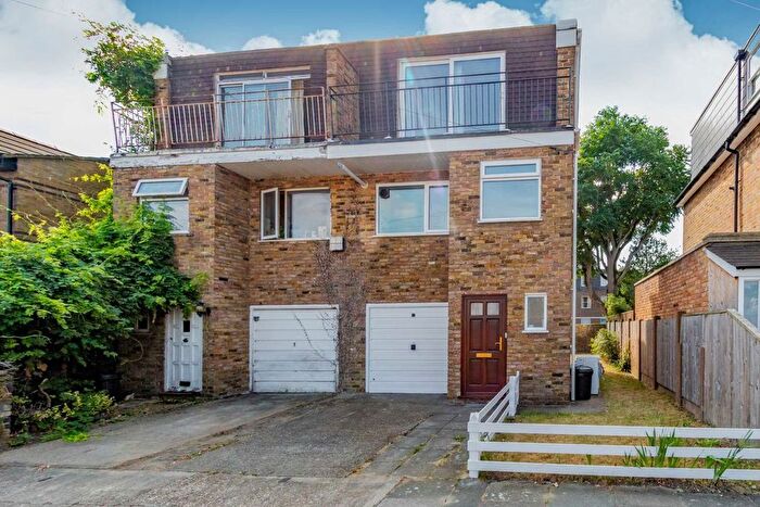 2 Bedroom Maisonette To Rent In Church Lane, Teddington, TW11