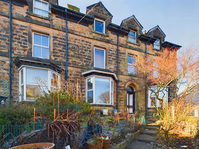 3 Bedroom Terraced House For Sale In Queens Road, Buxton, SK17