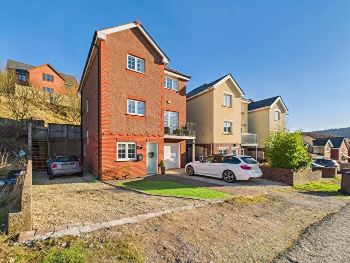 4 Bedroom Town House For Sale In Beech Tree Crescent, Blaina, NP13