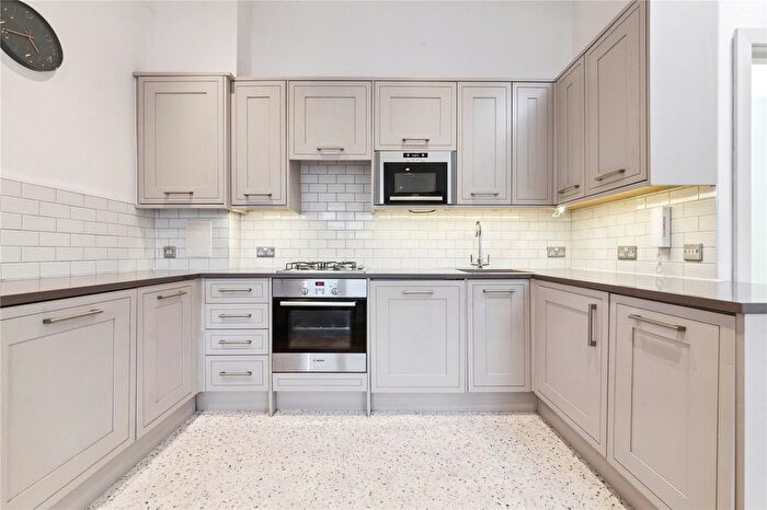 2 Bedroom Flat To Rent In Tonsley Hill, London, SW18