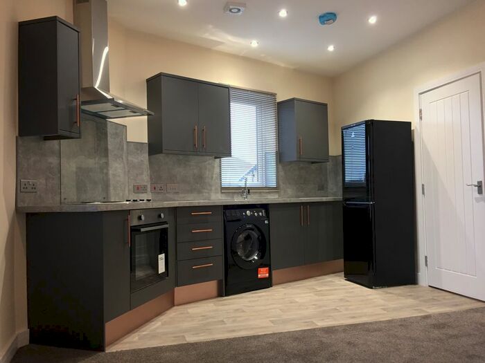 2 Bedroom Flat To Rent In Causeway Green Road, Oldbury, B68