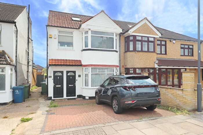 2 Bedroom Maisonette For Sale In Derby Avenue, Harrow, Greater London, HA3