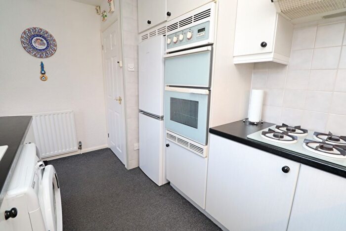 2 Bedroom Detached Bungalow For Sale In Grayson Close, Ravenfield, Rotherham, S65