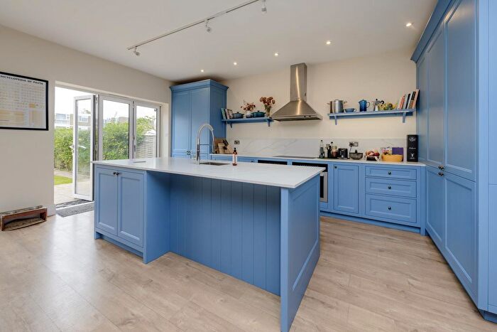 4 Bedroom Semi-detached House To Rent In Whitchurch Gardens, Edgware, HA8