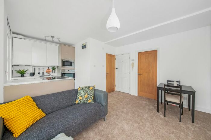 1 Bedroom Flat To Rent In Hither Green Lane, Hither Green, SE13