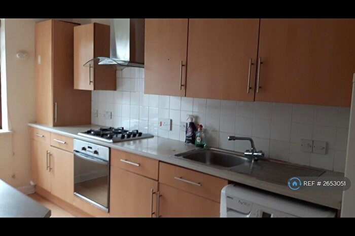 2 Bedroom Flat To Rent In Dukes Court, London, SE13