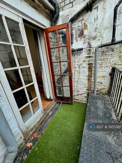 1 Bedroom Flat To Rent In Harrington Square, London, NW1