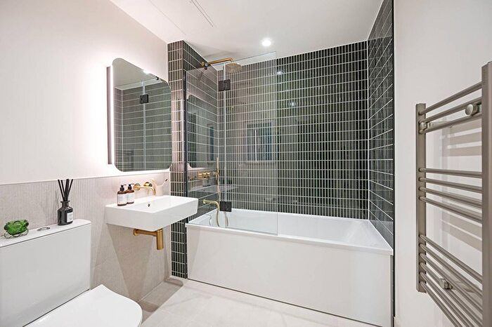 3 Bedroom Flat For Sale In Riverscape, Royal Docks, E16