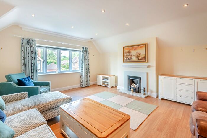 3 Bedroom Flat For Sale In Avenue St. Nicholas, Harpenden, Hertfordshire, AL5