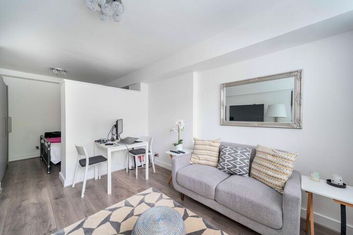 Studio To Rent In Caroline Court, Notting Hill, London, W11