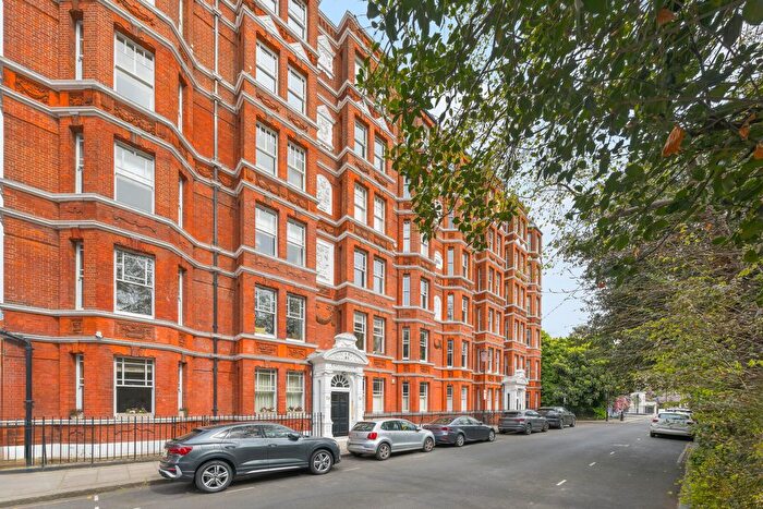 4 Bedroom Flat For Sale In Cheyne Walk, London, SW3