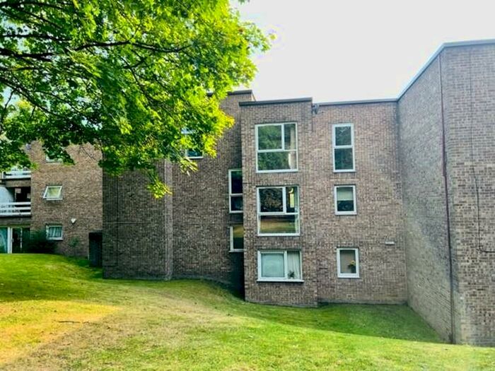 1 Bedroom Flat To Rent In Lister Gardens, Bradford, BD8