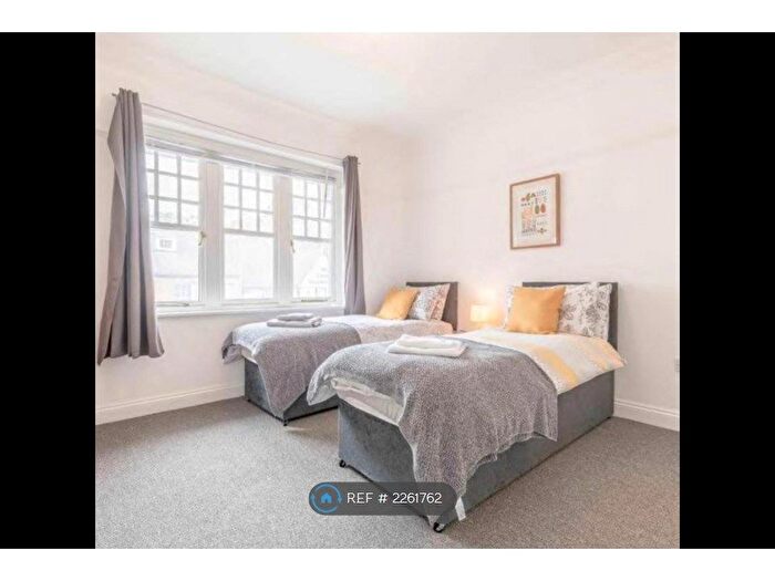 5 Bedroom Flat To Rent In High Street, Iver, SL0