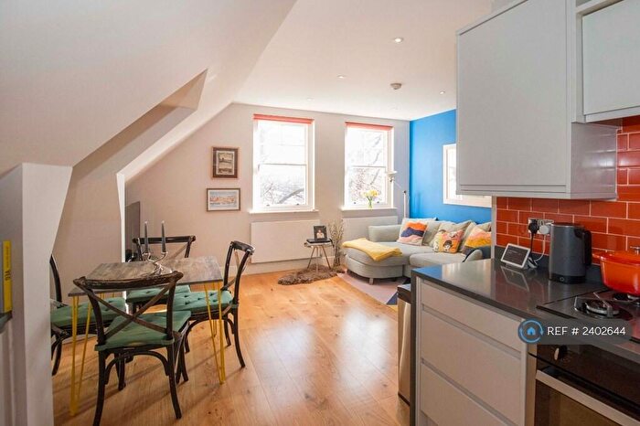 2 Bedroom Flat To Rent In Coombe Road, Kingston Upon Thames, KT2