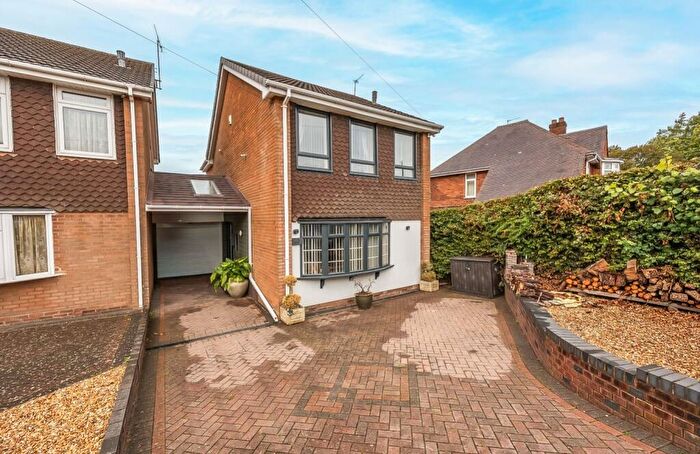 3 Bedroom Link Detached House For Sale In The Ridgeway, Sedgley, DY3
