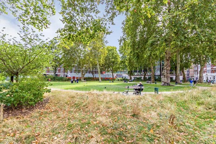Flat To Rent In Charterhouse Square, London, EC1M