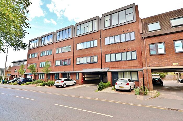 Studio To Rent In Chertsey Road, Woking, Surrey, GU21