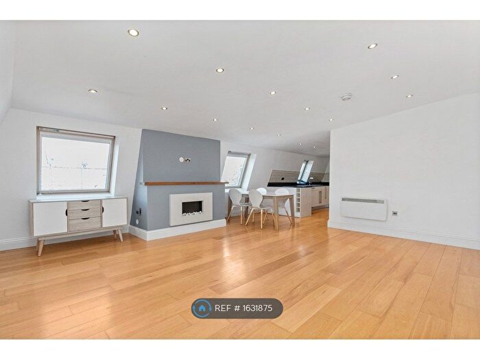 2 Bedroom Flat To Rent In Hazeltree Lodge, London, N13