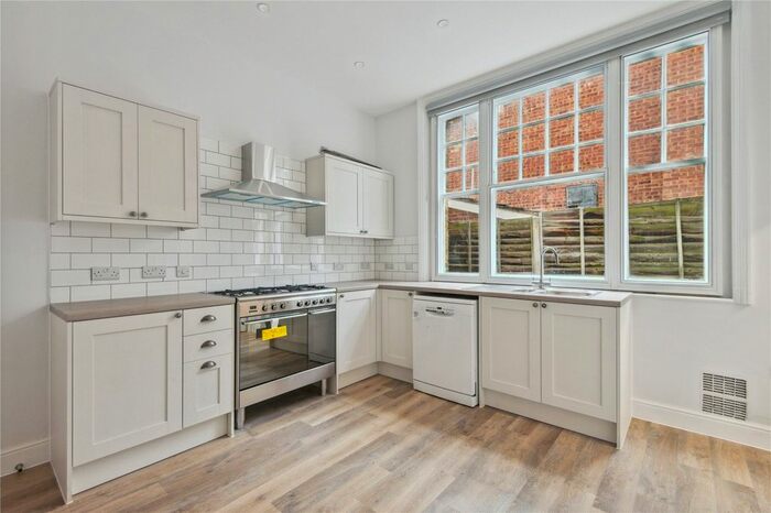 5 Bedroom Property To Rent In Kings Avenue, Winchmore Hill, N21