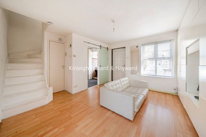 1 Bedroom Detached House To Rent In Chaucer Drive, London, SE1