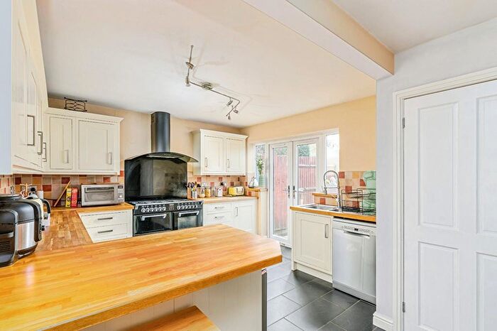 3 Bedroom End Terrace House For Sale In Whitnash Close, Balsall Common, CV7