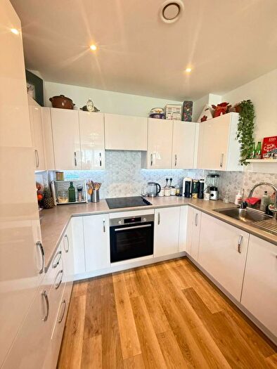 2 Bedroom Flat To Rent In Ridding Lane, Greenford, UB6