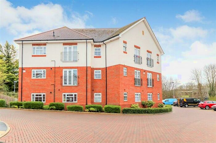 2 Bedroom Flat To Rent In Lower Luton Road, Harpenden, AL5