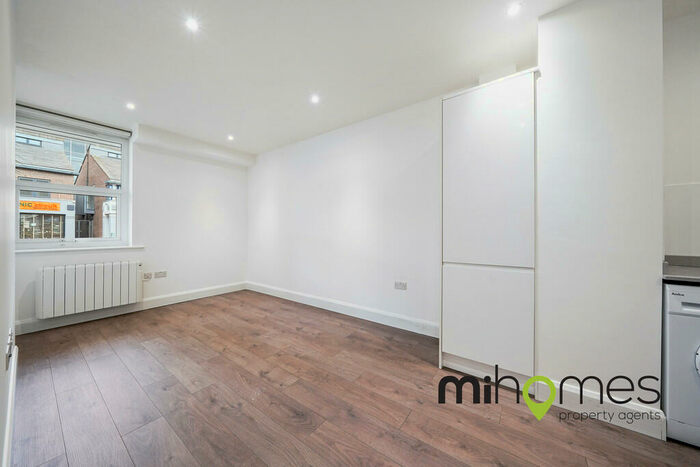 2 Bedroom Apartment To Rent In Key Point, Potters Bar, EN6