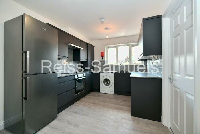 3 Bedroom Apartment To Rent In Ambassador Square, Canary Wharf, London, E14