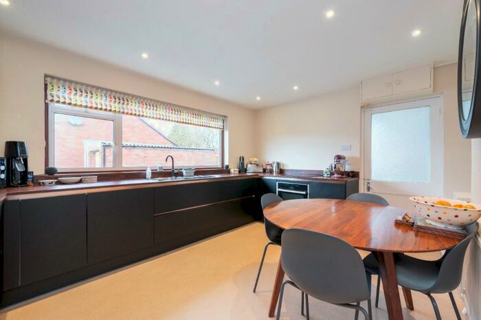 3 Bedroom Detached House For Sale In Fourways Close, Castle Cary, BA7