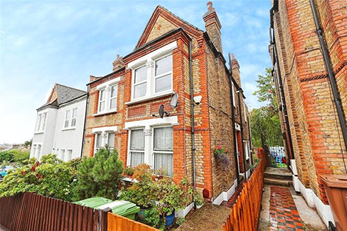 2 Bedroom Flat To Rent In Montem Road, SE23