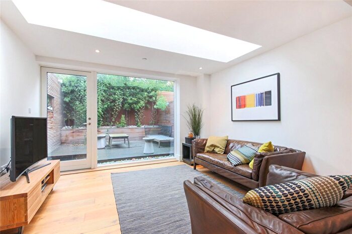 2 Bedroom Flat To Rent In Windsor Walk, London, SE5
