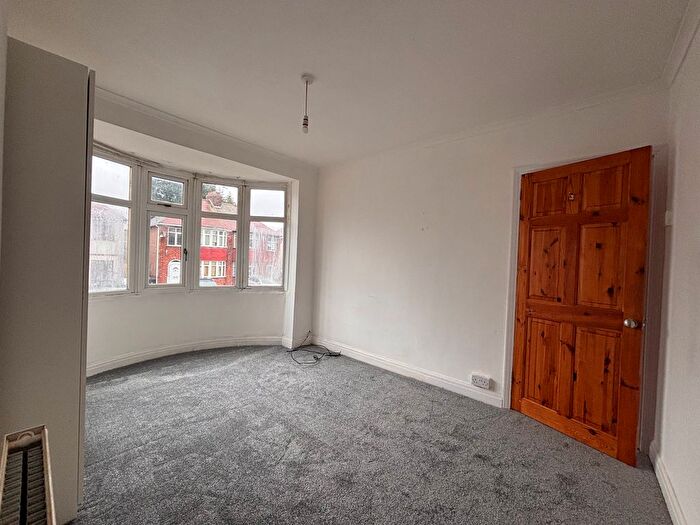 3 Bedroom Semi-Detached House To Rent In Wrexham Avenue, Walsall, WS2