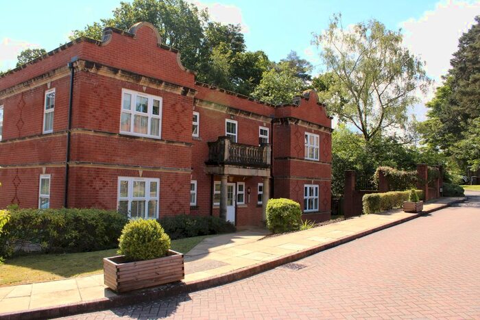 1 Bedroom Flat To Rent In Franklin Court, Wormley, GU8