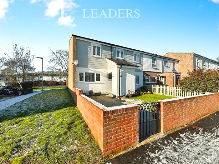 4 Bedroom End Of Terrace House For Sale In Curlew Gardens, Waterlooville, Hampshire, PO8
