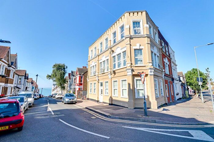 6 Bedroom House For Sale In Station Road, Westcliff-on-Sea, SS0