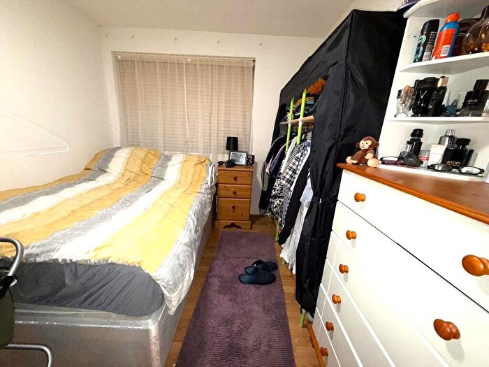 1 Bedroom Apartment For Sale In Hansart Way, Enfield, EN2