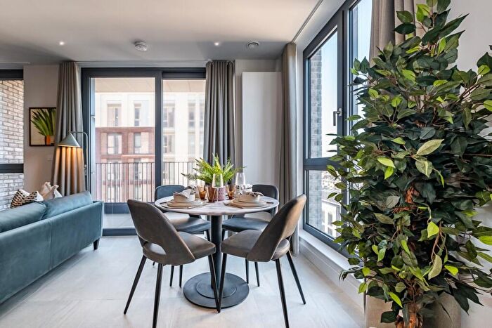 2 Bedroom Apartment To Rent In Hove Central, Boulevard Place Brighton, BN3