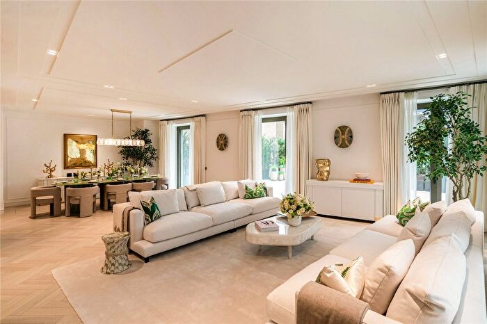 3 Bedroom Flat For Sale In Holland Park Gate, Kensington High Street, London, W8