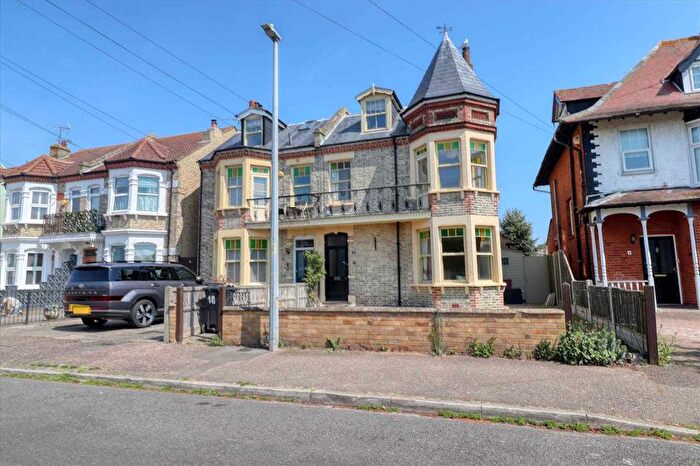 6 Bedroom Semi Detached House For Sale In Vista Road, East Clacton, CO15